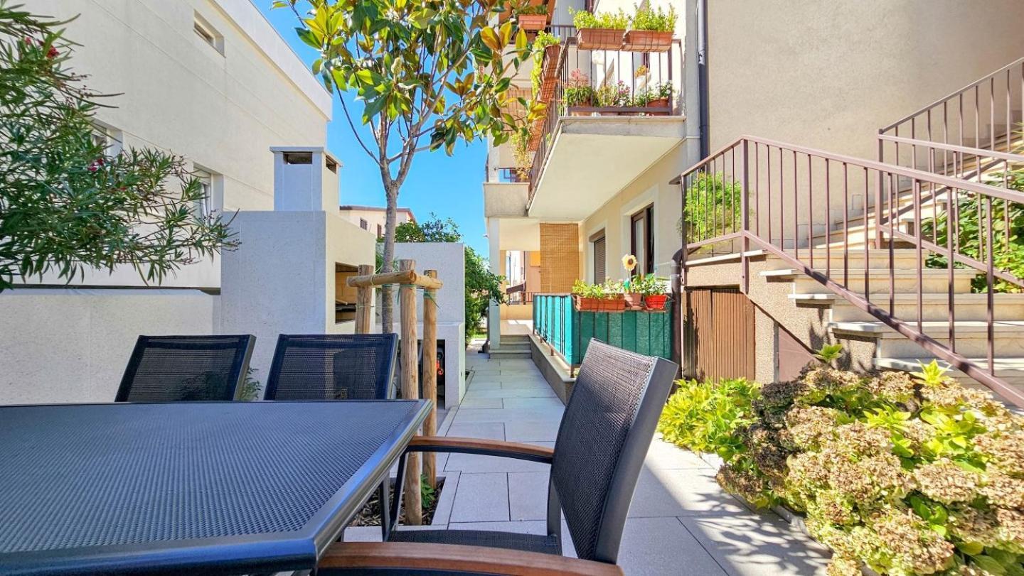 Maja One Apartment Novigrad  Luaran gambar